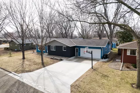 103 W James Ave, Marshall, MN 56258