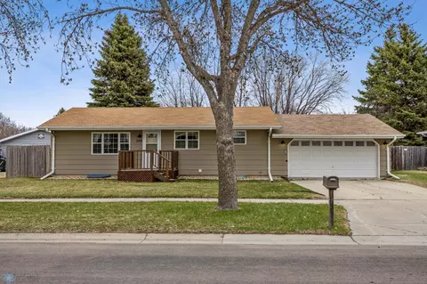 729 31st St N, Fargo, ND 58102