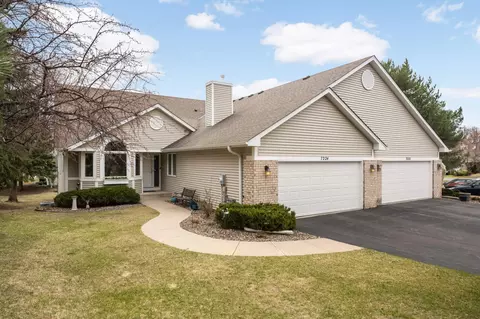 7224 Oak Pointe Curv, Bloomington, MN 55438