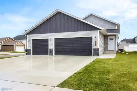 7330 24th St S, Fargo, ND 58104