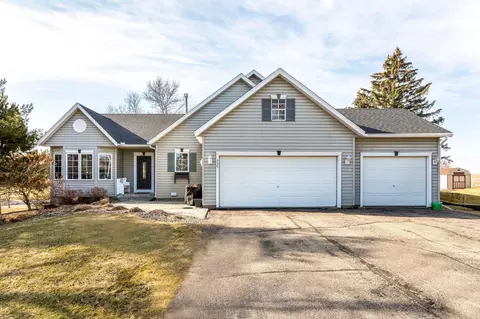 335 Golf Course Ln, Ellsworth, WI 54011