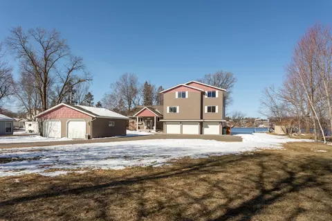 2912 Lake Park Ct SE, Alexandria, MN 56308