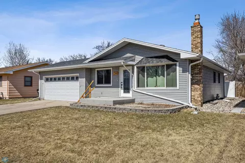 244 12th Ave W, Fargo, ND 58078