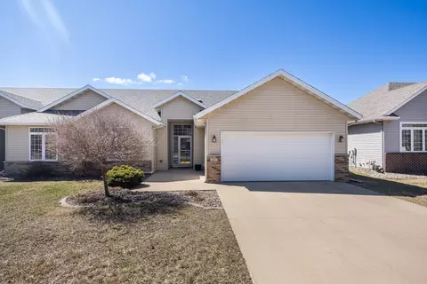 2847 Viola Heights Dr NE, Rochester, MN 55906