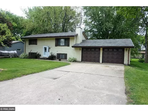 914 Merrill St SW, Hutchinson, MN 55350