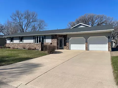 1613 Bunker Hill Rd, Albert Lea, MN 56007