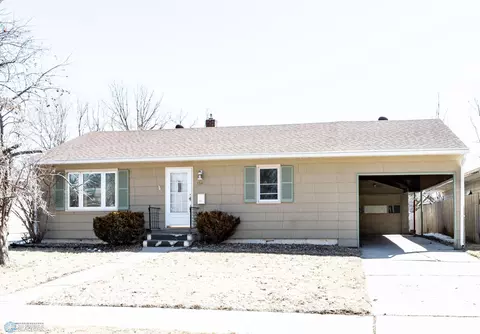 1649 1st St N, Fargo, ND 58102