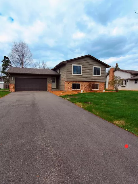 3018 81st Cir N, Brooklyn Park, MN 55444