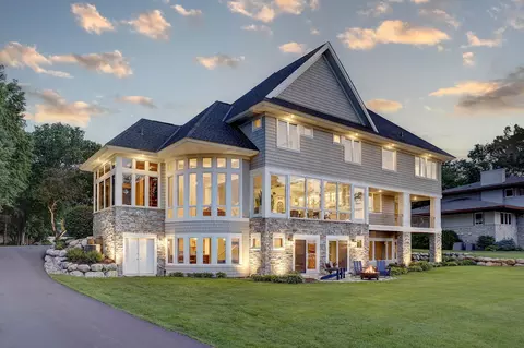 2625 Woodbridge Rd, Wayzata, MN 55391