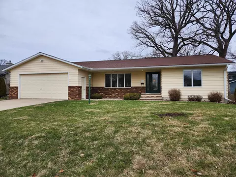 211 Glenn Rd, Albert Lea, MN 56007