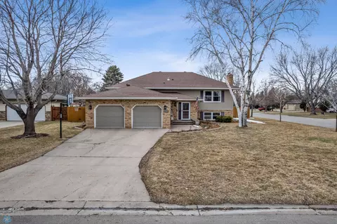 2703 17th St S, Moorhead, MN 56560