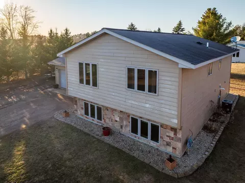 517 1st St NW, Hinckley, MN 55037