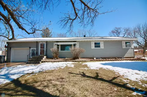 307 4th Ave SW, Hankinson, ND 58041