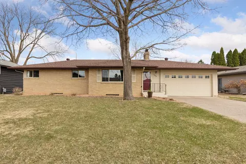 2054 Patricia St, Mendota Heights, MN 55120