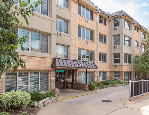 2727 W 43rd St #301, Minneapolis, MN 55410
