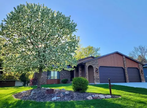 5297 Cottage Ave, White Bear Lake, MN 55110