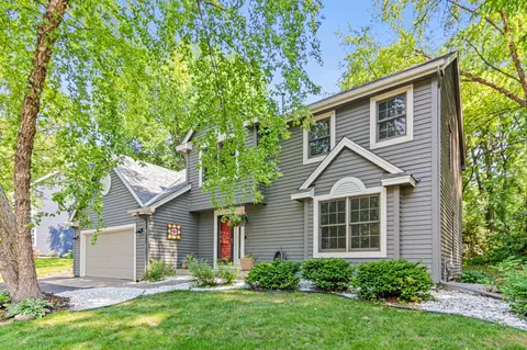 12534 Dover Dr, Apple Valley, MN 55124