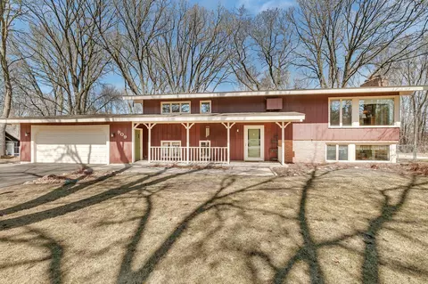 909 Forest Dr, Saint Cloud, MN 56303