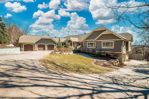 9995 Dell Rd, Eden Prairie, MN 55347