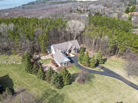 272 Saint Annes Pkwy, Hudson, WI 54016