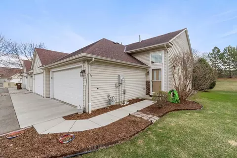 8767 Concord Ct, Inver Grove Heights, MN 55076