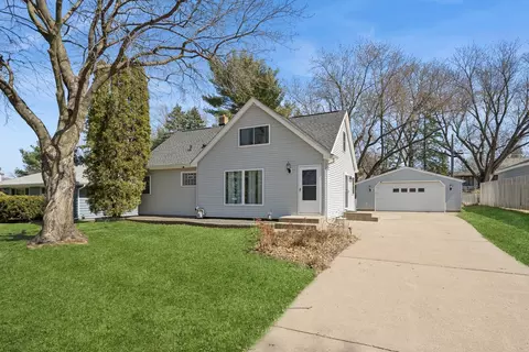 2216 Hazel St N, Maplewood, MN 55109