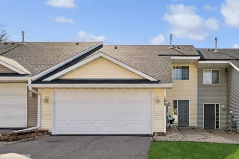128 Oakmont Ln, Red Wing, MN 55066
