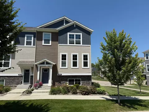 6921 Huckleberry Dr, Minnetrista, MN 55331