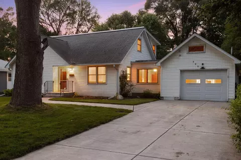 906 6th St W, Hastings, MN 55033