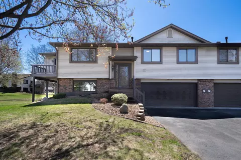 597 Donegal Cir, Shoreview, MN 55126