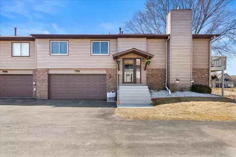 3748 Gershwin Ave N, Oakdale, MN 55128