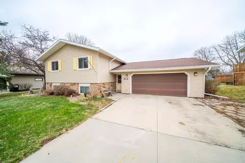 512 4th Ave NE, Byron, MN 55920