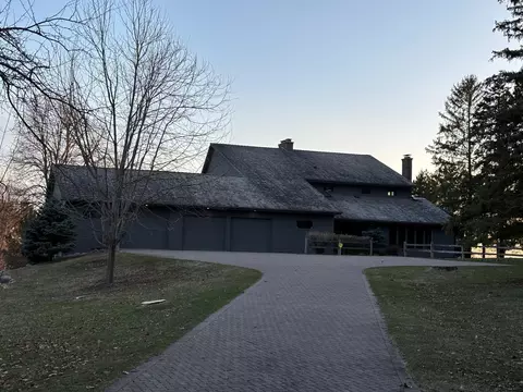 1075 Hesse Farm Rd, Chaska, MN 55318