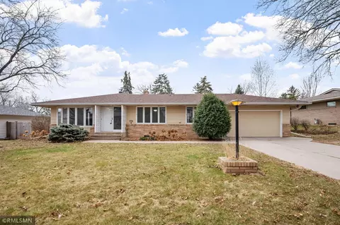 1736 Maple Ln, Roseville, MN 55113