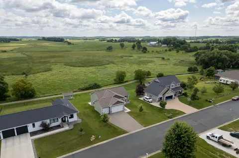 705 Deer Trl, Montgomery, MN 56069