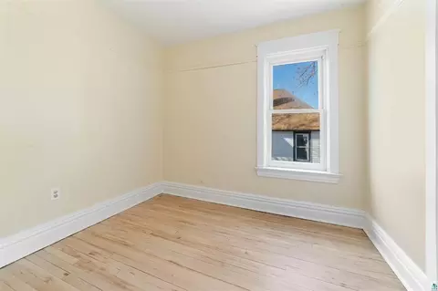 Bedroom - 2811 W 3rd St, Duluth, MN 55806 photo 1 of 4