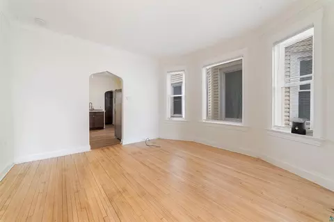 Living - 2811 W 3rd St, Duluth, MN 55806 photo 4 of 5