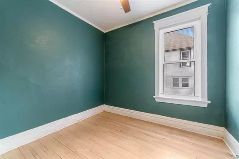 Bedroom - 2811 W 3rd St, Duluth, MN 55806 photo 3 of 4