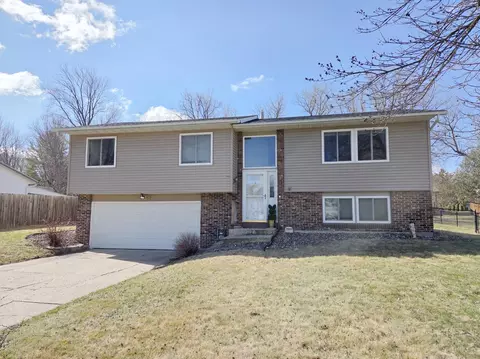 435 Willow Creek Dr, Owatonna, MN 55060