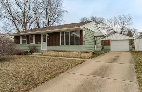 3811 3rd Pl NW, Rochester, MN 55901