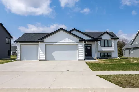 439 Spring Day Ave NE, Eyota, MN 55934