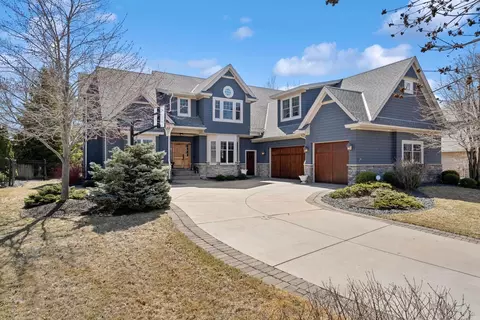 8425 Kelzer Pond Dr, Victoria, MN 55386