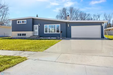 118 25th Ave N, Fargo, ND 58102