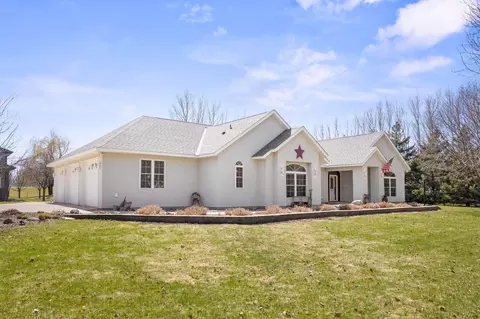 4671 Castle Cir, Lester Prairie, MN 55354
