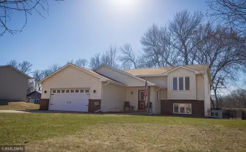 1324 7th St N, Cannon Falls, MN 55009