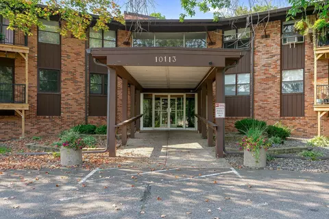 10113 W 34th St #110, Minnetonka, MN 55305