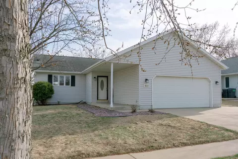 4616 8th St NW, Rochester, MN 55901