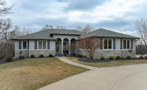 1115 Greystone Ln SW, Rochester, MN 55902
