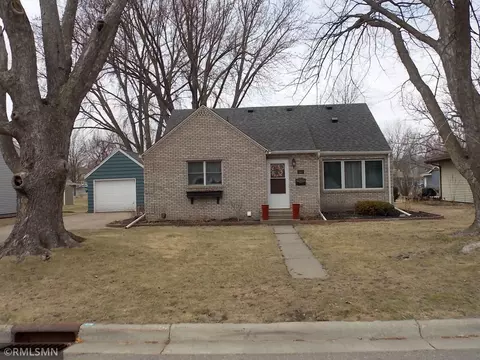 820 Elm St NE, Hutchinson, MN 55350