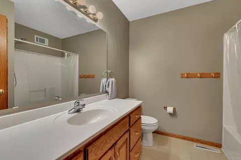 Bath - 3134 15th Ave S, Saint Cloud, MN 56301 photo 4 of 5